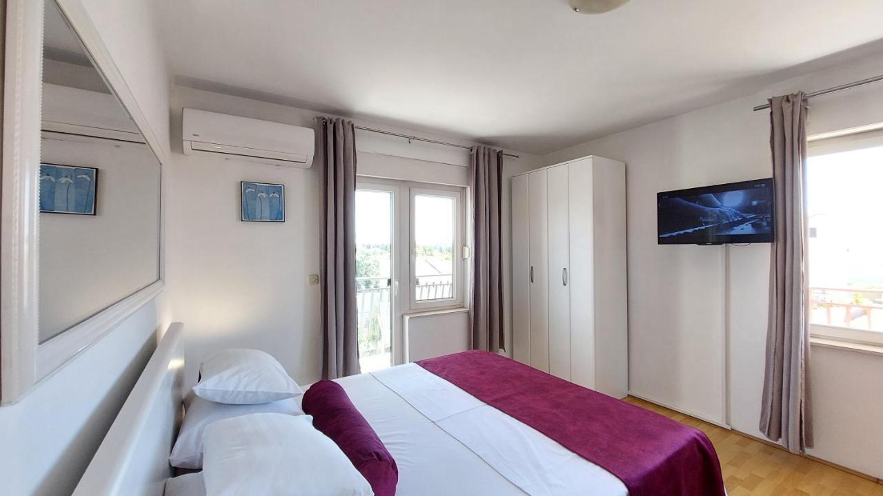 Sea Side Apartments Vodice Luaran gambar