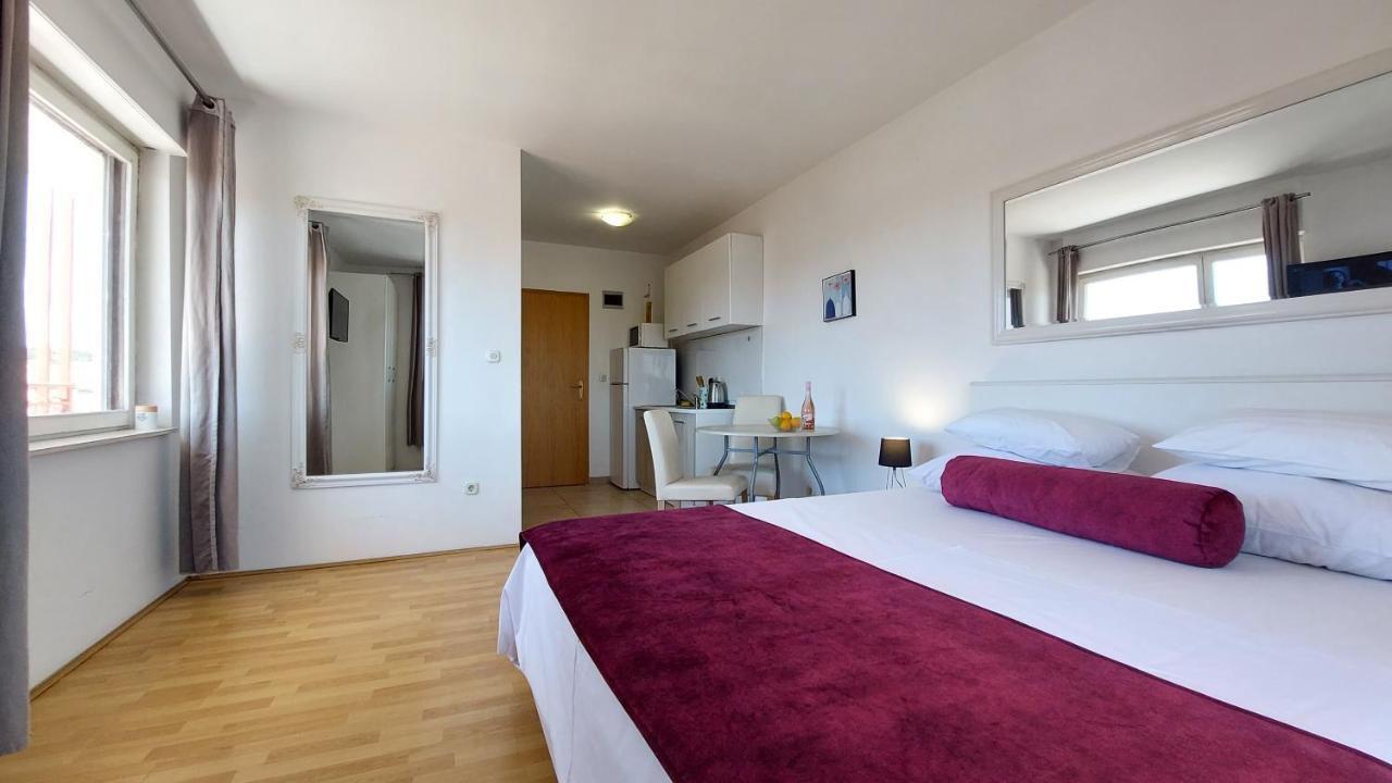 Sea Side Apartments Vodice Luaran gambar